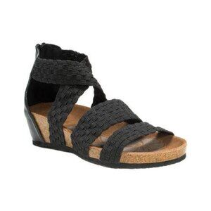 NWT Muk Luks Black Espadrille Sandals
